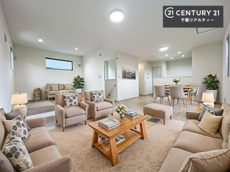 ���r���O �y�Ƌ��CG�p�[�X�ł��z�傫�ȑ����炽���Ղ�̗z���������閾�邢�Q�K���r���O�B�J�����̂��郊�r���O�ŉƑ��c���̂��났�̎��Ԃ��߂����܂��B