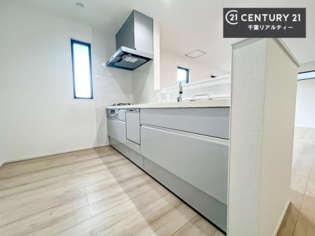 �L�b�`�� ��Ƃ肠�钲���X�y�[�X�ō�Ƃ����₷�����K�ȃL�b�`���ł��I
���q�l�ƈꏏ�ɂ��َq������y���߂�L�X�X�y�[�X�ł��B�y�����������ԂɂȂ肻���ł��ˁI