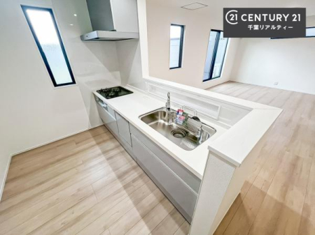 �L�b�`�� ��l�C�̑Ζʎ��V�X�e���L�b�`�����̗p���Ă��܂��I���Ƒ��̃R�~���j�P�[�V���������R�Ƒ�����݌v�ł��B
���q�l�ɂ��ڂ��͂��̂Ŋ������ł��ˁB���[�͂�����܂��I