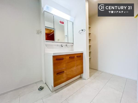 ���ʑ�E���ʏ� �O�ʋ��d�l�̐��ʏ��́A�g�����Ȃ݂����₷������I���͎��[�ɂȂ��Ă��܂��B�h���C���[�₨���ϓ����Еt������̂Ő��ʑ������X�b�L���ƌ����邱�Ƃ��o���܂��I