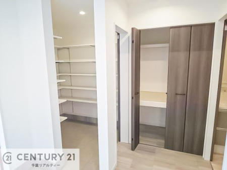 �q������ ���[�X�y�[�X�����Ă��܂��I�������X�b�L�����ڂ��鎖���ł��܂��ˁB
�Ƌ��I�΂Ȃ��V���v���ȃf�U�C���ׁ̈A�Ƌ��I�΂����C�ɓ���̋�ԍ�肪�ł������ł��ˁB