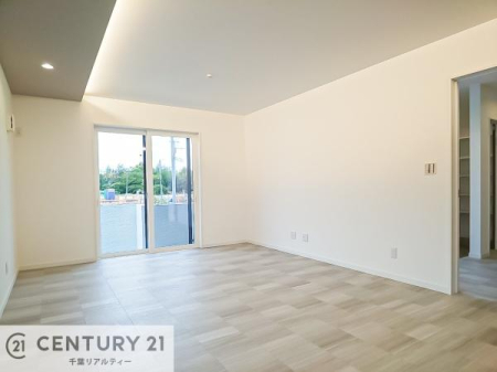 �Q�� �V���v���Ƀf�U�C������Ă��邽�߁A�Ƌ��I�т܂���I
���C�ɓ���̉Ƌ��u���Ă��낰���Ԃ���邱�Ƃ��ł��܂��B
