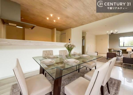 ���r���O �Ƌ��CG�p�[�X�ł��B�S�n�ǂ����r���O�͉Ƒ������R�ƏW�܂�܂��B�Ƒ��c�R�̎��Ԃ����������ł��B���Ƒ��ƁA����w�[���������Ԃ��߂��������ł��ˁB�i�{�H��j