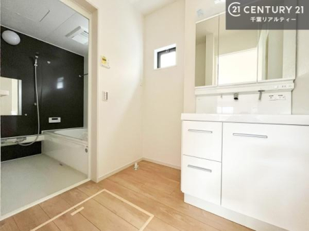 ���ʑ�E���ʏ� �L�X�Ƃ������ʎ��́A���̐g�x�x�̎��Ԃ��������g������K�ȋ�ԁB���[�I�Ȃǂ��u���₷���A�g������̗ǂ��݌v�ł��B�i�{�H��j