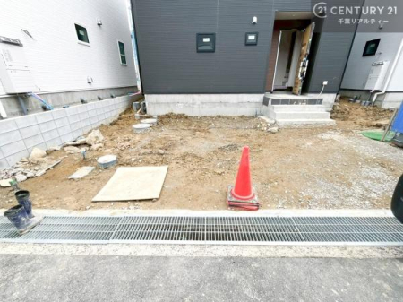 ���ԏ� ���ԃX�y�[�X��2�䕪����܂��I�Z�J���h�J�[�͂������A�o�C�N�⎩�]�ԂȂǂ��u���ꏊ�ɍ���܂���B