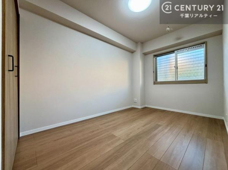 �m�� �V���v���Ƀf�U�C������Ă��邽�߁A�Ƌ��I�т܂���I
���C�ɓ���̉Ƌ��u���Ă��낰���Ԃ���邱�Ƃ��ł��܂��B