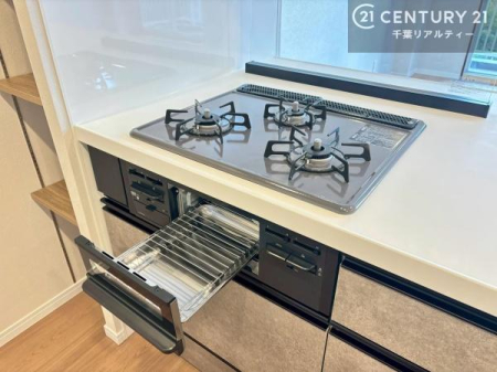 �L�b�`�� �R�����͎O������̂ł������̓����i�s���ł��܂��B
�������O�����t���ł��B�����X�y�[�X���L�X���Ă���׍�Ƃ����₷���I