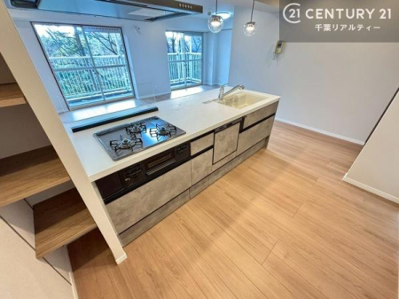 �L�b�`�� ��l�C�̑Ζʎ��V�X�e���L�b�`�����̗p���Ă��܂��I���Ƒ��̃R�~���j�P�[�V���������R�Ƒ�����݌v�ł��B
���q�l�ɂ��ڂ��͂��̂Ŋ������ł��ˁB���[�͂�����܂��I