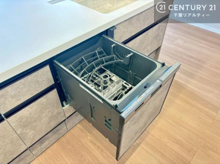 �L�b�`�� �H��@�t���̃L�b�`���ł��I�Z���������r��h�~�Ƃ��đ�ϊ��􂷂�֗��Ȏd�l�ł��I�r���g�C���Ȃ̂ŃL�b�`���̏ꏊ����炸�����X�y�[�X���L���g�����Ƃ��o���܂��I