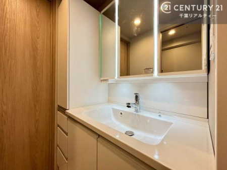 ���ʑ�E���ʏ� �O�ʋ��d�l�̐��ʏ��́A�g�����Ȃ݂����₷������I���͎��[�ɂȂ��Ă��܂��B�h���C���[�₨���ϓ����Еt������̂Ő��ʑ������X�b�L���ƌ����邱�Ƃ��o���܂��I