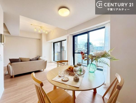 ���r���O �傫�ȑ����炽���Ղ�̗z���������閾�邢���r���O�B�J�����̂��郊�r���O�ŉƑ��c���̂��났�̎��Ԃ��߂����܂��I�����̂����w�\�ł��I���񌻒n�ŗz������Ȃǂ��̊����������܂��I