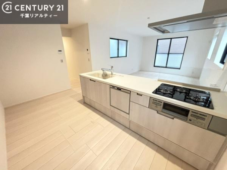 �L�b�`�� ��l�C�̑Ζʎ��V�X�e���L�b�`�����̗p���Ă��܂��I���Ƒ��̃R�~���j�P�[�V���������R�Ƒ�����݌v�ł��B
���q�l�ɂ��ڂ��͂��̂Ŋ������ł��ˁI�L�X�g���ĉ��K�ō�Ƃ��i�݂܂��B