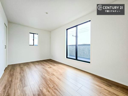 �Q�� �o���R�j�[�ɖʂ������邢�Q���B�S�n�悢�z���ƕ�����������J���I�ȋ�ԂŁA�������������Ƃ��߂������������܂��B