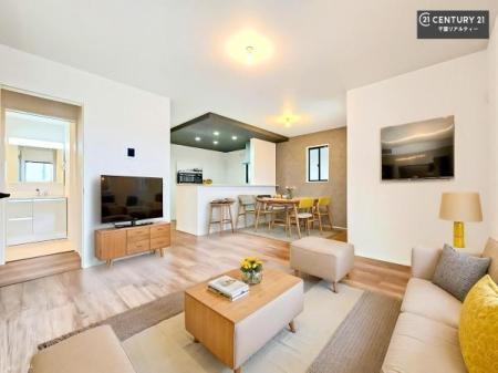 ���r���O �Ƌ��CG�p�[�X�ł��B�J�����̂���L�XLDK�I�\�t�@�[��_�C�j���O�e�[�u����u���Ă������ɂȂ�Ȃ��̂ŉ��K�ɉ߂����܂��I�R�~���j�P�[�V���������₷�����r���O�ł��I