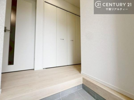 ���� �V���[�Y�{�b�N�X�t���B���ւ��Еt�����|�������₷���ł��I
�X�b�L���������ւŌ˂��J�����u�ԁA�������̂���S�n������Ԃ��o�}���Ă���܂��B