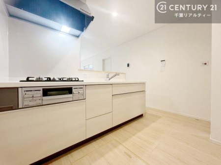 �L�b�`�� ���[�X�y�[�X���[�����Ă���A�L�b�`���܂�����������ƕۂ��Ȃ���A�L�X�Ƃ��������X�y�[�X���m�ہB���K�ȍ�Ɗ��ŁA�����̂����������X���[�Y�ɂ͂��ǂ�܂��B