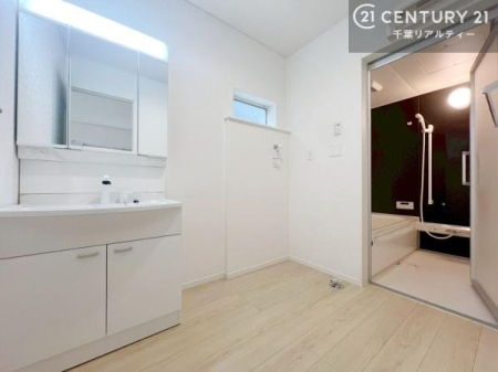 ���ʑ�E���ʏ� �O�ʋ��d�l�̐��ʏ��́A�g�����Ȃ݂����₷������I���͎��[�ɂȂ��Ă��܂��B�h���C���[�₨���ϓ����Еt������̂Ő��ʑ������X�b�L���ƌ����邱�Ƃ��o���܂��I