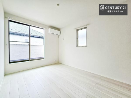 �Q�� �o���R�j�[�ɖʂ������邢�Q���B�S�n�悢�z���ƕ�����������J���I�ȋ�ԂŁA�������������Ƃ��߂������������܂��B