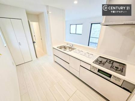 �L�b�`�� ��l�C�̑Ζʎ��V�X�e���L�b�`�����̗p���Ă��܂��I���Ƒ��̃R�~���j�P�[�V���������R�Ƒ�����݌v�ł��B
���q�l�ɂ��ڂ��͂��̂Ŋ������ł��ˁB���[�͂�����܂��I