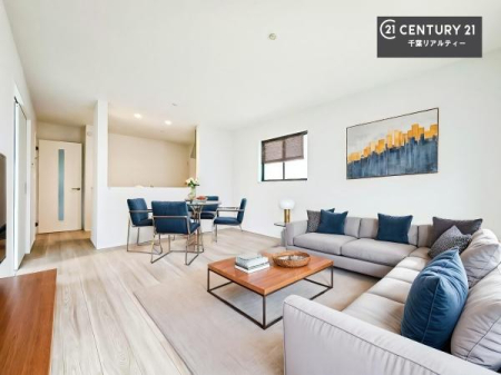 ���r���O �Ƌ��CG�p�[�X�ł��B��؂ȉƑ����W�܂邩�炱��LDK�ɂ͂�����肽���B
�q�����������C�ɏ΂��Ȃ��瑖�����Ă���p�����������u�L���Ƃɂ��ėǂ������v�Ǝv���u�Ԃł��B