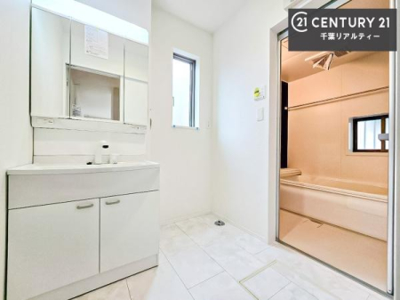 ���ʑ�E���ʏ� �O�ʋ��d�l�̐��ʏ��́A�g�����Ȃ݂����₷������I���͎��[�ɂȂ��Ă��܂��B�h���C���[�₨���ϓ����Еt������̂Ő��ʑ������X�b�L���ƌ����邱�Ƃ��o���܂��I