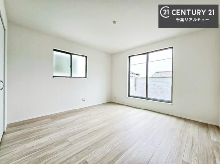 �Q�� �o���R�j�[�ɖʂ������邢�Q���B�S�n�悢�z���ƕ�����������J���I�ȋ�ԂŁA�������������Ƃ��߂������������܂��B