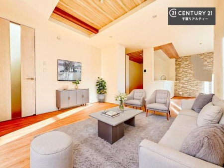 ���r���O �Ƌ��CG�p�[�X�ł��B��؂ȉƑ����W�܂邩�炱��LDK�ɂ͂�����肽���B
�q�����������C�ɏ΂��Ȃ��瑖�����Ă���p�����������u�L���Ƃɂ��ėǂ������v�Ǝv���u�Ԃł��B