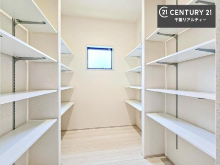 ���[ �p���g���[�t���I���Ă�������A�H�ނ̃X�g�b�N���X�b�L�����ڂ��邱�Ƃ��ł��܂��I
���񌻒n�ł��m���߂��������B