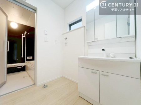 ���ʑ�E���ʏ� �O�ʋ��d�l�̐��ʏ��́A�g�����Ȃ݂����₷������I���͎��[�ɂȂ��Ă��܂��B�h���C���[�₨���ϓ����Еt������̂Ő��ʑ������X�b�L���ƌ����邱�Ƃ��o���܂��I