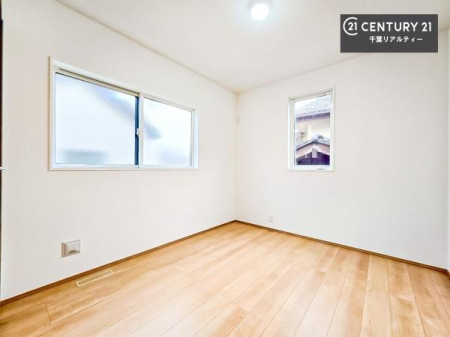 �Q�� �D���������������ޗm���́A���̖ڊo�߂��C�������ǂ������ł��ˁB���������Ԃ��������Ɖ߂������Ƃ��ł��܂��B�D�����F�����̃t���[�����O���ǂ�ȉƋ�ɂ��}�b�`���܂��I