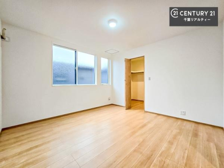 ���r���O�ȊO�̋��� ���[�X�y�[�X�����Ă��܂��I�������X�b�L�����ڂ��鎖���ł��܂��ˁB
�Ƌ��I�΂Ȃ��V���v���ȃf�U�C���ׁ̈A�Ƌ��I�΂����C�ɓ���̋�ԍ�肪�ł������ł��ˁB