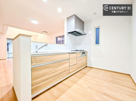 �L�b�`�� ��Ƃ肠�钲���X�y�[�X�ō�Ƃ����₷�����K�ȃL�b�`���ł��I
���q�l�ƈꏏ�ɂ��َq������y���߂�L�X�X�y�[�X�ł��B�y�����������ԂɂȂ肻���ł��ˁI