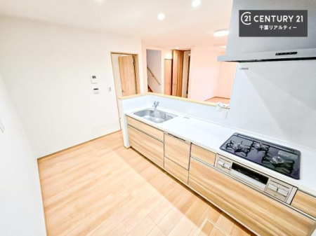 �L�b�`�� ��l�C�̑Ζʎ��V�X�e���L�b�`�����̗p���Ă��܂��I���Ƒ��̃R�~���j�P�[�V���������R�Ƒ�����݌v�ł��B
���q�l�ɂ��ڂ��͂��̂Ŋ������ł��ˁB���[�͂�����܂��I