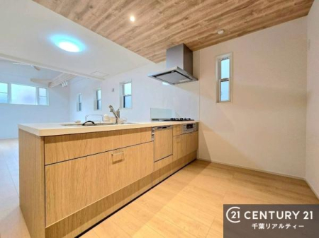 �L�b�`�� ��Ƃ����₷���V�X�e���L�b�`���ł��I���[����������t���Ă���̂ŁA�����X�y�[�X�ɕ���u���Ȃ��čςނ̂ŁA�L�X�g���āA���K�ɍ�Ƃ��ł��܂��I