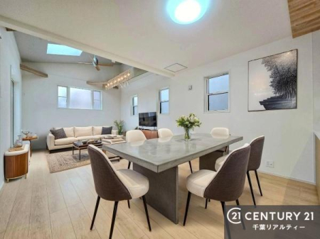 ���r���O �J�����̂���L�XLDK�I�\�t�@�[��_�C�j���O�e�[�u����u���Ă������ɂȂ�Ȃ��̂ŉ��K�ɉ߂����܂��I�R�~���j�P�[�V���������₷�����r���O�ł��B