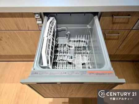 �L�b�`�� �H��@�t���̃L�b�`���ł��I�Z���������r��h�~�Ƃ��đ�ϊ��􂷂�֗��Ȏd�l�ł��I�r���g�C���Ȃ̂ŃL�b�`���̏ꏊ����炸�����X�y�[�X���L���g�����Ƃ��o���܂��I