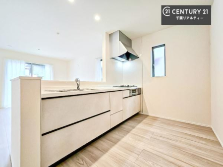 �L�b�`�� ��Ƃ肠�钲���X�y�[�X�ō�Ƃ����₷�����K�ȃL�b�`���ł��I
���q�l�ƈꏏ�ɂ��َq������y���߂�L�X�X�y�[�X�ł��B�y�����������ԂɂȂ肻���ł��ˁI