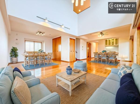 ���r���O �Ƌ��CG�p�[�X�ł��B��؂ȉƑ����W�܂邩�炱��LDK�ɂ͂�����肽���B
�q�����������C�ɏ΂��Ȃ��瑖�����Ă���p�����������u�L���Ƃɂ��ėǂ������v�Ǝv���u�Ԃł��B