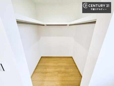 ���[ �E�H�[�N�C���N���[�[�b�g�t���ł��B��������̂��m���Ȃǂ����[���Ă��������ł��ˁI���ɂ���@�������ȂǋG�ߕ��̑傫�ȉƓd�����[�ł��܂��B