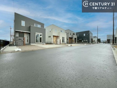 �O�ʓ��H�܂ތ��n�ʐ^ �O�ʓ��H�͍L�X���Ă���̂ŎԂ̎Ԍɓ��ꂪ���₷���ł��I