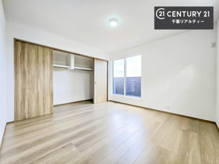 �m�� �V���v���Ƀf�U�C������Ă��邽�߁A�Ƌ��I�т܂���I
���C�ɓ���̉Ƌ��u���Ă��낰���Ԃ���邱�Ƃ��ł��܂��B