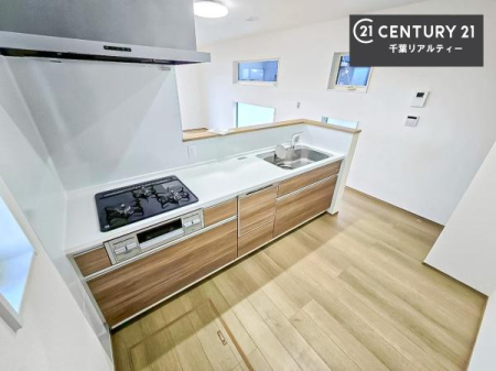 �L�b�`�� ��Ƃ����₷���V�X�e���L�b�`���ł��I���[����������t���Ă���̂ŁA�����X�y�[�X�ɕ���u���Ȃ��čςނ̂ŁA�L�X�g���āA���K�ɍ�Ƃ��ł��܂��I