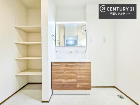 ���ʑ�E���ʏ� �O�ʋ��d�l�̐��ʏ��́A�g�����Ȃ݂����₷������I���͎��[�ɂȂ��Ă��܂��B�h���C���[�₨���ϓ����Еt������̂Ő��ʑ������X�b�L���ƌ����邱�Ƃ��o���܂��I