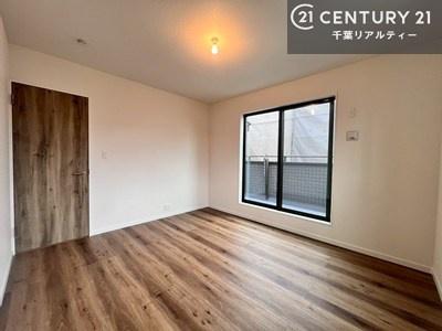 �Q�� �o���R�j�[�ɖʂ����m���B�D���������������ޗm���́A���̖ڊo�߂��C�������ǂ������ł��ˁB���������Ԃ��������Ɖ߂������Ƃ��ł��܂��B�D�����F�����̃t���[�����O���ǂ�ȉƋ�ɂ��}�b�`���܂��I