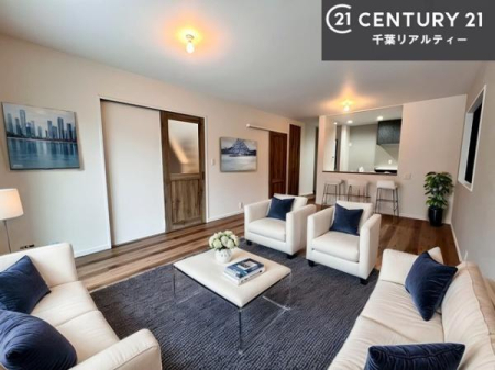 ���r���O �Ƌ��CG�p�[�X�ł��B��؂ȉƑ����W�܂邩�炱��LDK�ɂ͂�����肽���B
�q�����������C�ɏ΂��Ȃ��瑖�����Ă���p�����������u�L���Ƃɂ��ėǂ������v�Ǝv���u�Ԃł��B