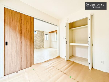 �a�� ���r���O�Ɨאڂ�����R�[�i�[�ł��I�Ǝ��̋x�e�X�y�[�X��L�b�Y�X�y�[�X�Ƃ��Ċ��p����̂��悳�����ł��ˁI���邭��������������܂��I