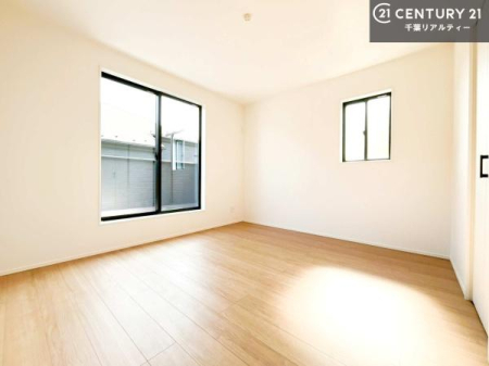 �Q�� �o���R�j�[�ɖʂ����m���́A���炩�Ȓ������������ސS�n�悢��ԁB�u�₩�Ȍ��ɕ�܂�ċC�����悭�ڊo�߂��邽�߁A�Q���ɍœK�Ȃ������ł��B���̊��C�₨�z�c���������K�ɍs���܂��B