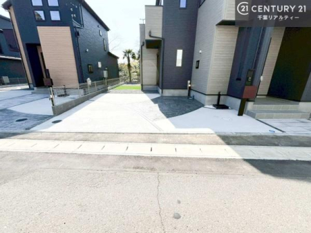 ���ԏ� ���ԃX�y�[�X��2�䕪����܂��I�Z�J���h�J�[�͂������A�o�C�N�⎩�]�ԂȂǂ��u���ꏊ�ɍ���܂���B