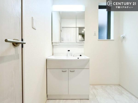 ���ʑ�E���ʏ� �O�ʋ��d�l�̐��ʏ��́A�g�����Ȃ݂����₷������I���͎��[�ɂȂ��Ă��܂��B�h���C���[�₨���ϓ����Еt������̂Ő��ʑ������X�b�L���ƌ����邱�Ƃ��o���܂��I