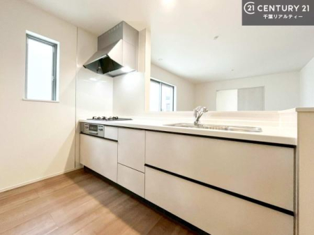 �L�b�`�� ��l�C�̑Ζʎ��V�X�e���L�b�`�����̗p���Ă��܂��I���Ƒ��̃R�~���j�P�[�V���������R�Ƒ�����݌v�ł��B
���q�l�ɂ��ڂ��͂��̂Ŋ������ł��ˁI�L�X�g���ĉ��K�ō�Ƃ��i�݂܂��B